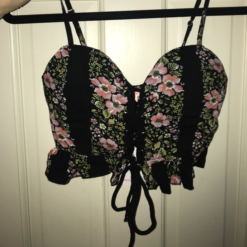 Ruffled floral tie up crop top size small